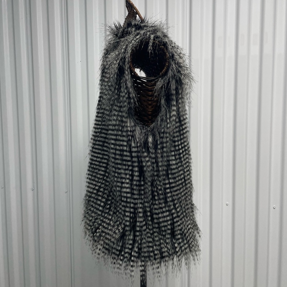BCBG Faux Feather Jacket/Vest size XS/S - Picture 9 of 11